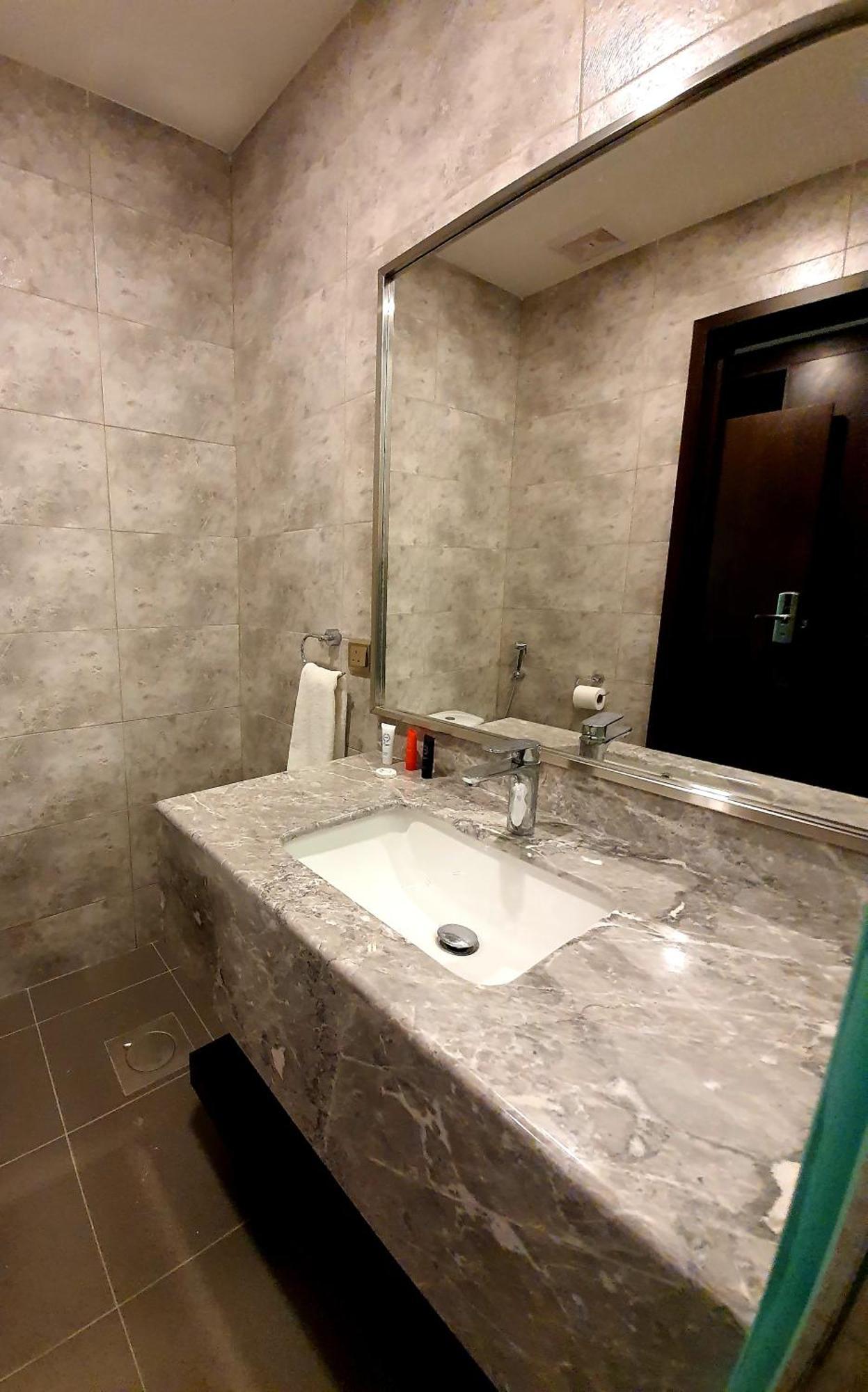 Lily Hotel Suite Mubarraz Al-Hofuf Phòng bức ảnh