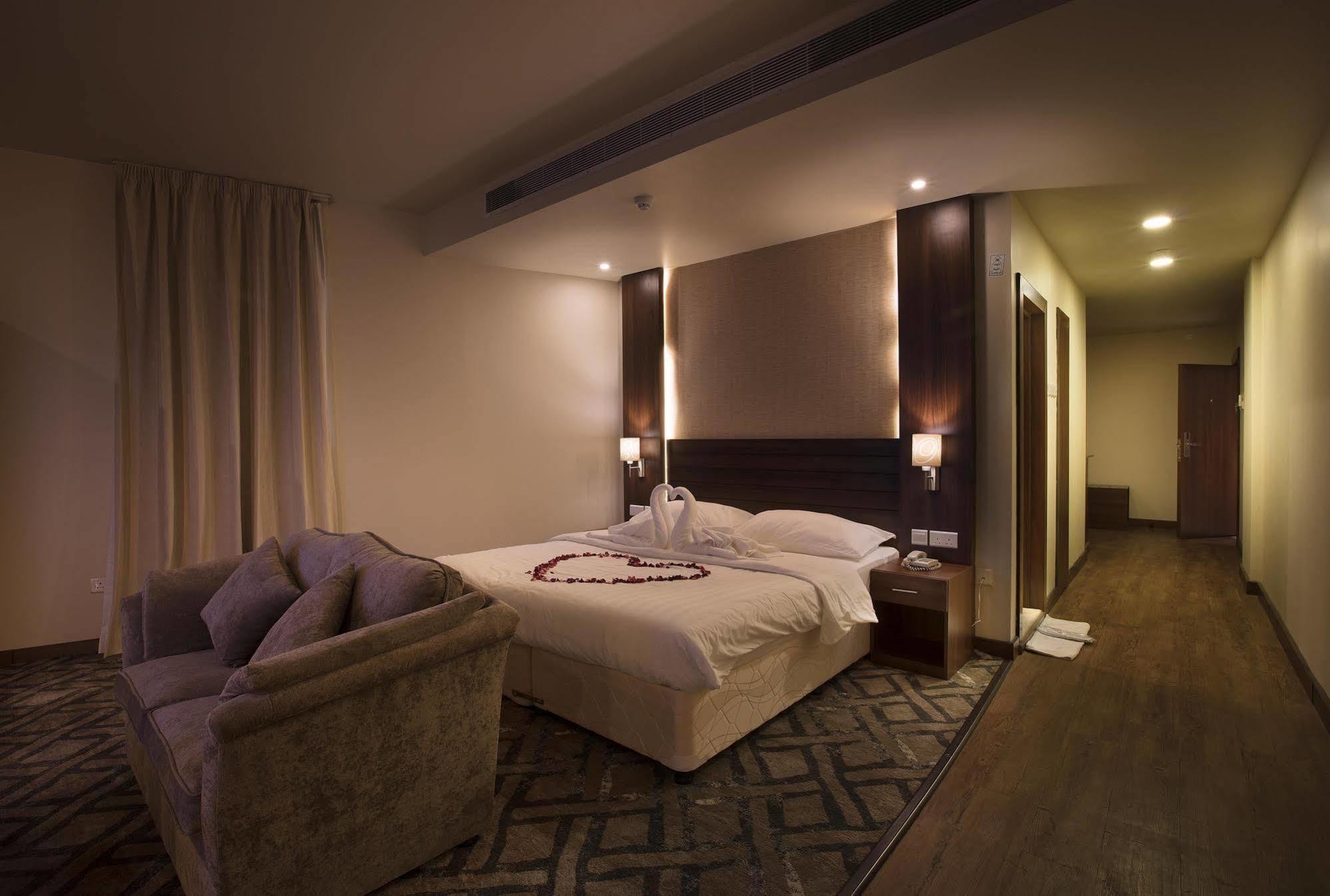 Lily Hotel Suite Mubarraz Al-Hofuf Ngoại thất bức ảnh